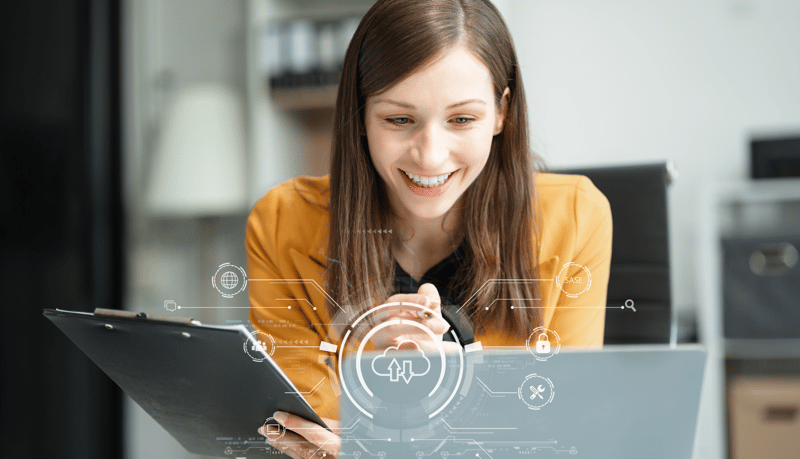 Conforto e eficiência, ajustes automáticos de temperatura e iluminação em um escritório inteligente.